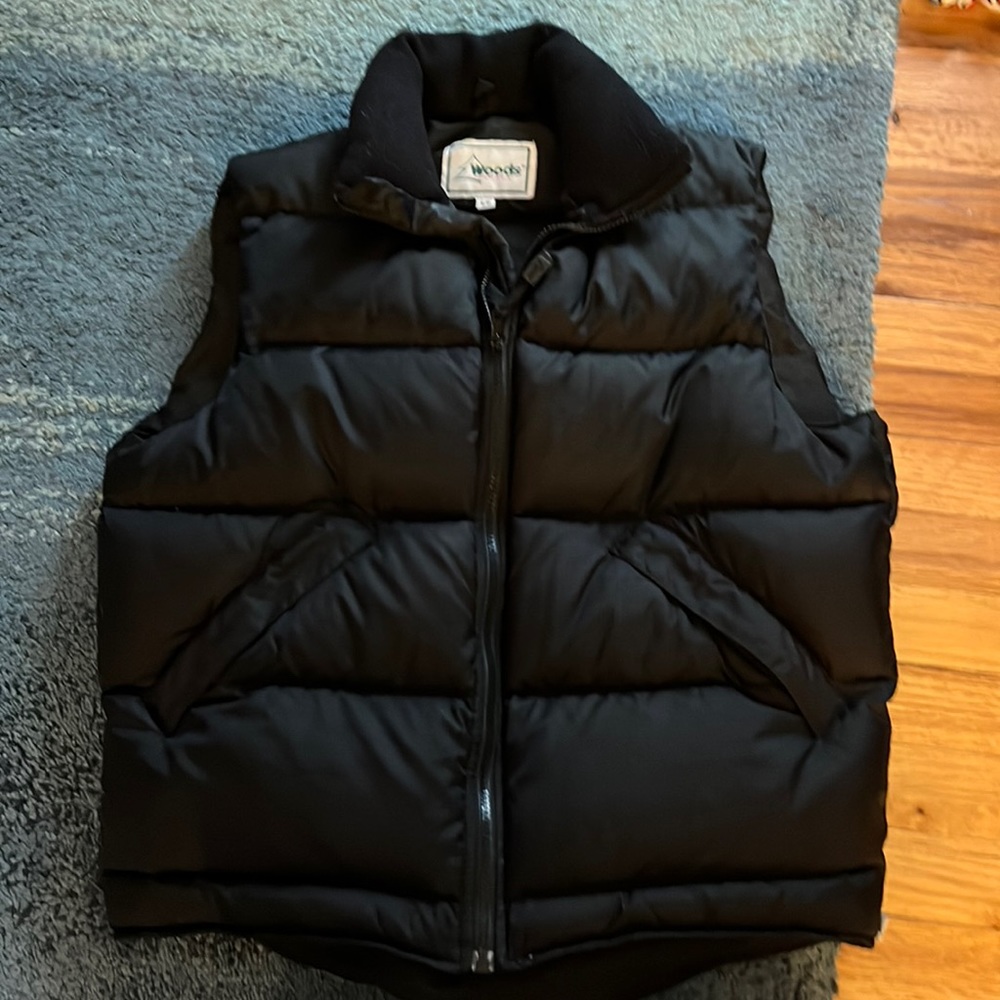 Woods brand puffer vest. Very good condition. Size small.